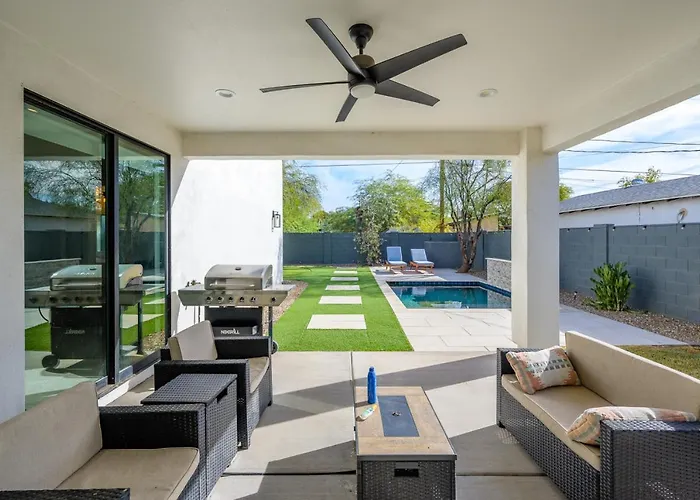 Holiday home Epic 4br With Mini-golf And Pool - Near Downtown *