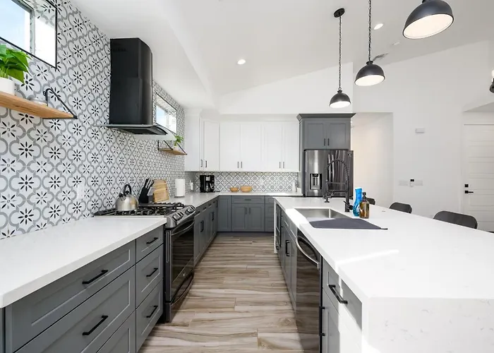 Epic 4br With Mini-golf And Pool - Near Downtown * Phoenix