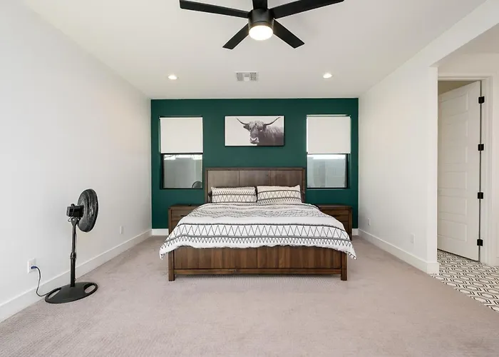 Epic 4br With Mini-golf And Pool - Near Downtown * Phoenix
