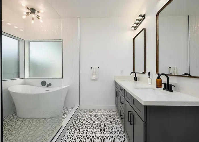 Holiday home Epic 4br With Mini-golf And Pool - Near Downtown Phoenix