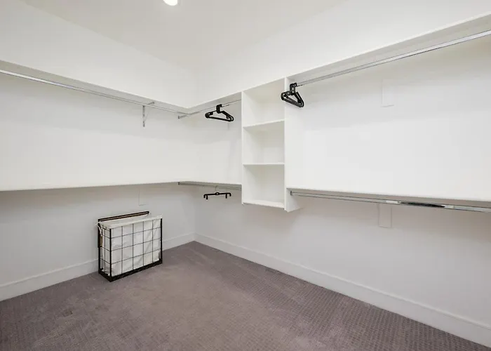 Epic 4br With Mini-golf And Pool - Near Downtown Holiday home *