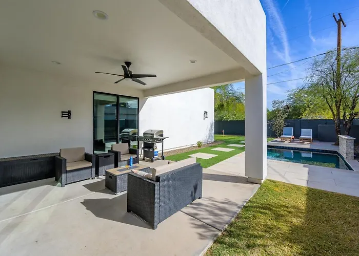 Epic 4br With Mini-golf And Pool - Near Downtown Holiday home *
