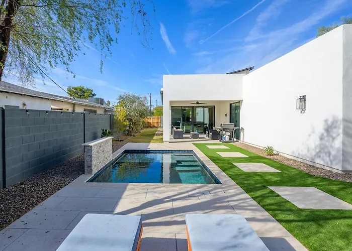 Epic 4br With Mini-golf And Pool - Near Downtown Holiday home Phoenix